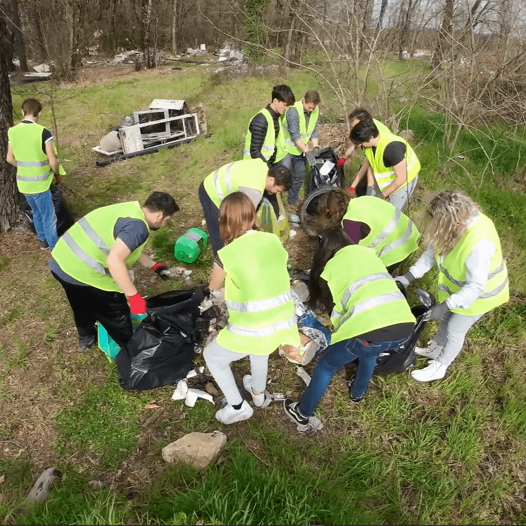 Équipe Green Dynamics en action sur le terrain